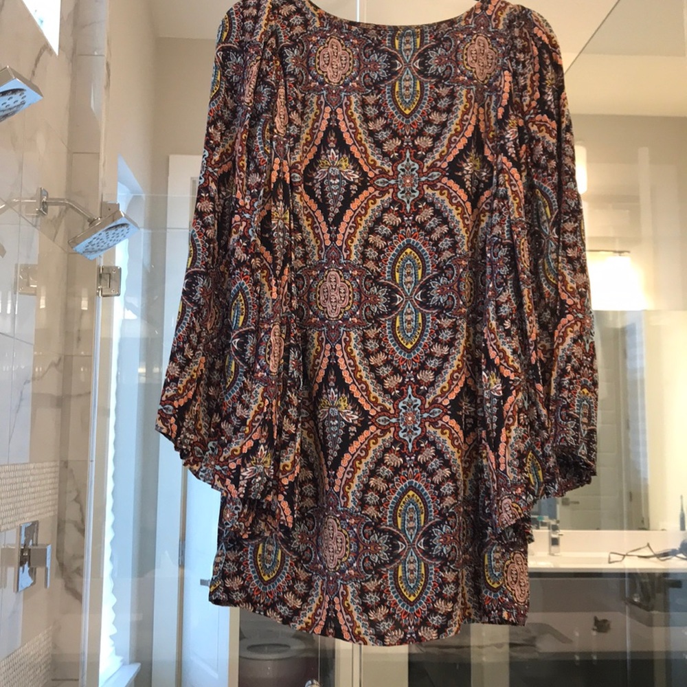 Bell sleeved tunic/dress.